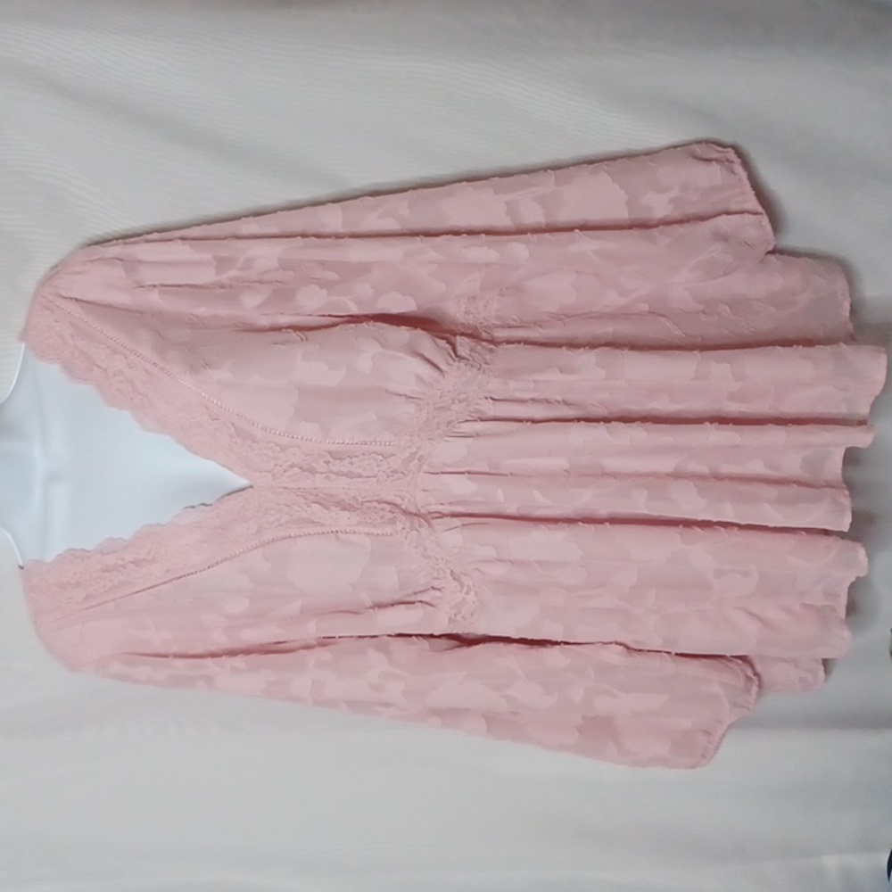 TORRID Clip Floral Long Sleeve Babydoll Bleached Mauve Top. Size 4X